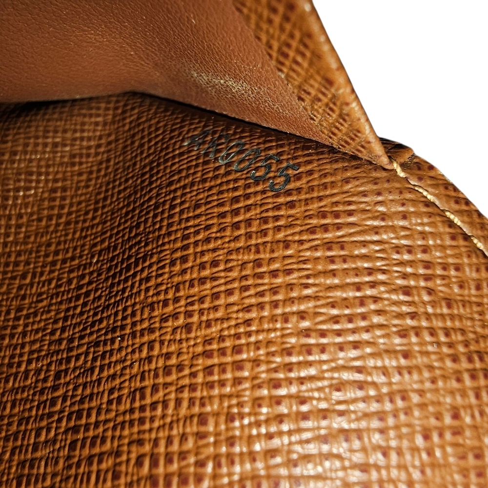 Louis Vuitton Brown Textured Leather Passport/Card Holder - Picture 6 of 10